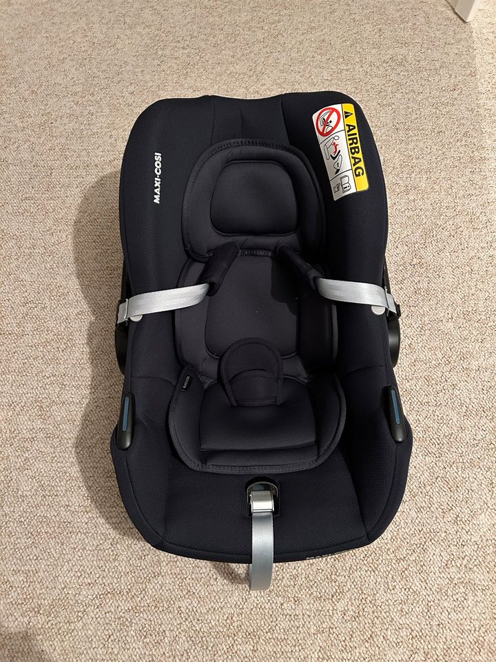 Maxi-Cosi Babyschale CabrioFix i-Size ab Geburt - schwarz in Mülheim (Ruhr)