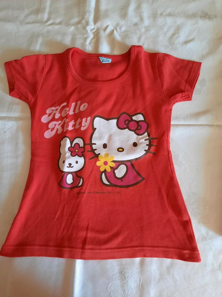 3 T-Shirts, Gr. 116/122, Hello Kitty, Miraculous, Einhorn in Viöl