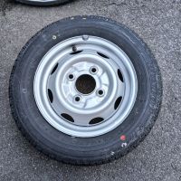Ein Reifen 145 / 70 R12 von Dunlop mit Felge, fast neu Nordrhein-Westfalen - Solingen Vorschau