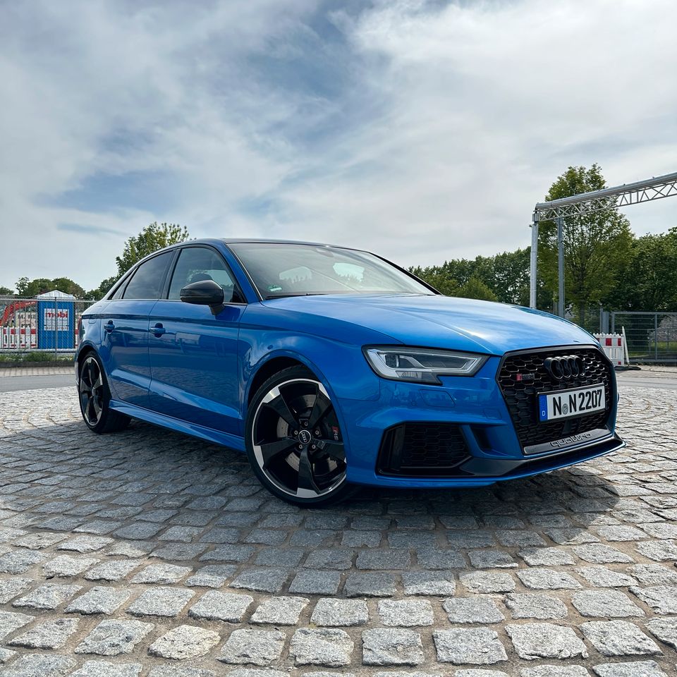 Audi RS3 8V FL | Top Zustand! | Audi Gebrauchtwagen Garantie! in Nürnberg (Mittelfr)