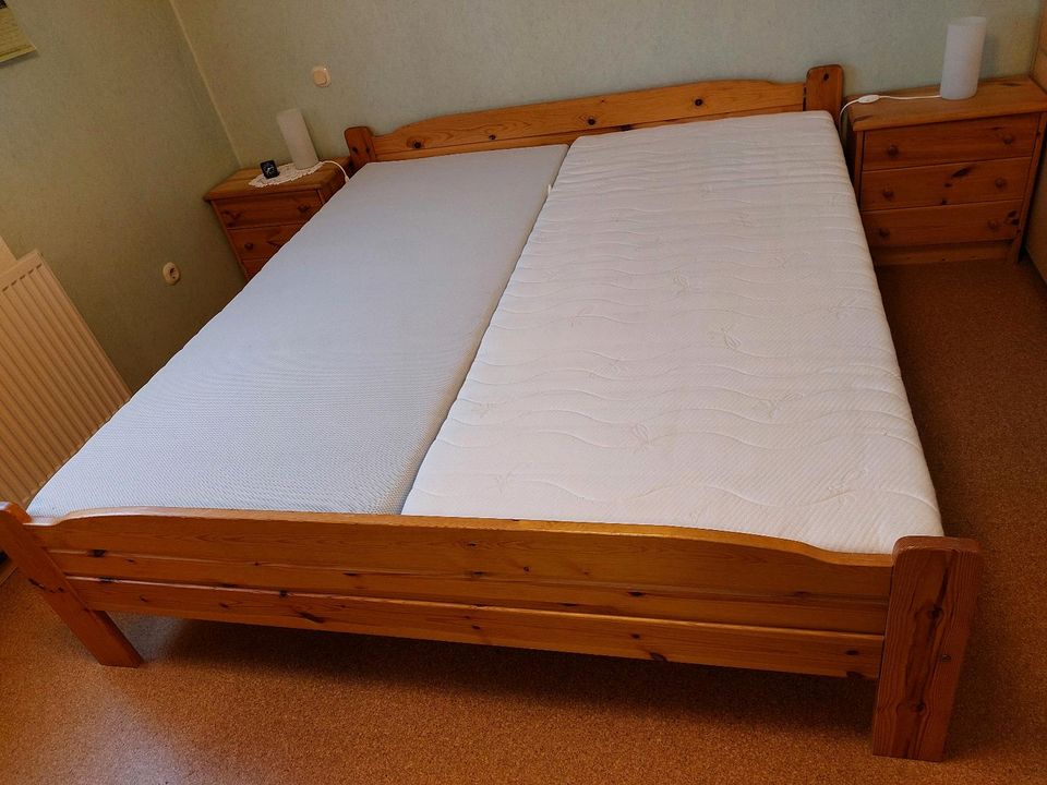 Doppelbett aus Kiefernholz 1,80 x 2,00 m in Uetze