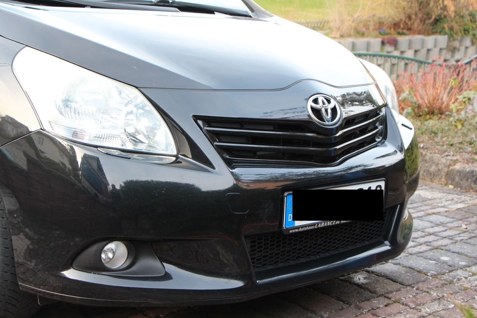 Toyota Verso 2.2, 7 Sitzer in Meiningen