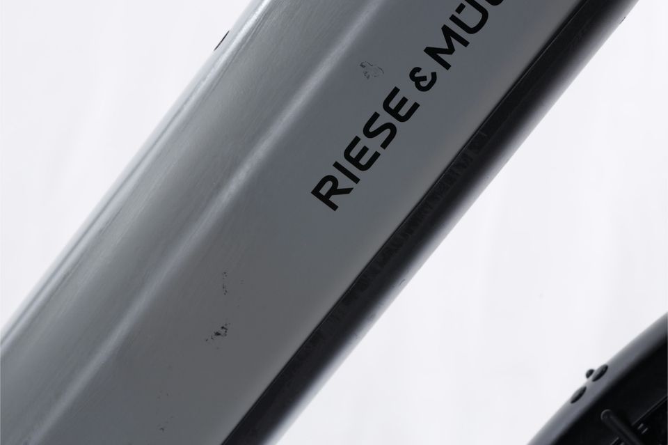 Riese & Müller Roadster Touring - 2023 - 56 cm | nur 413 km | Bosch Performance Line CX (85 Nm) 625 Wh | UVP 4.549 € | 1 Jahr Garantie | E Bike Trekking in Ottobrunn