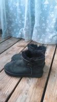 TOP! UGG Mini Bailey Button Boots schwarz Leder Schaffell Gr.37 Baden-Württemberg - Tuttlingen Vorschau