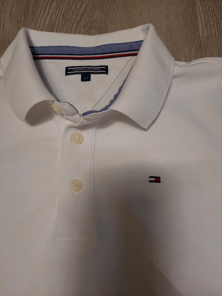 Jungen Poloshirt  Tommy Hilfiger Gr.164 Top Zustand! in Wolfhagen 