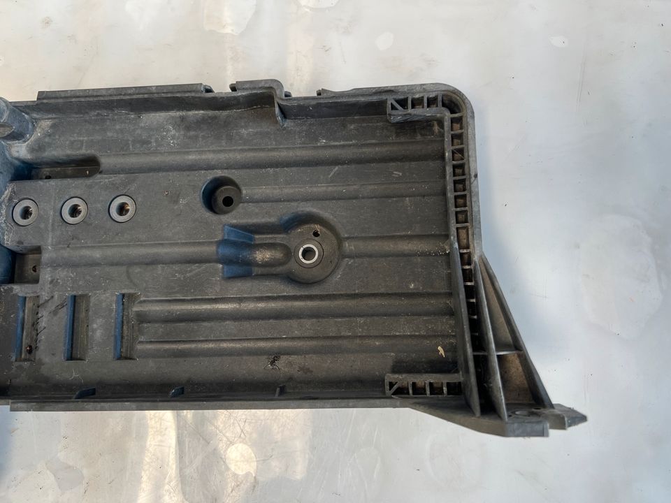 VW Golf 7 VII Batteriehalter Batteriekasten 5Q0915331 5Q0915321 in Bochum