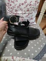 ZARA Sandalen, neu Gr 38 schwarz riesen Schnalle Westerwaldkreis - Brandscheid Vorschau