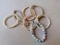 Modeschmuck Perlen Armbänder 7 Stück verschiedene Farben Nordrhein-Westfalen - Oberhausen Vorschau