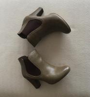 Chelsea Boots / Stiefeletten in dunkelbeige, Größe 38 Bayern - Schöllkrippen Vorschau