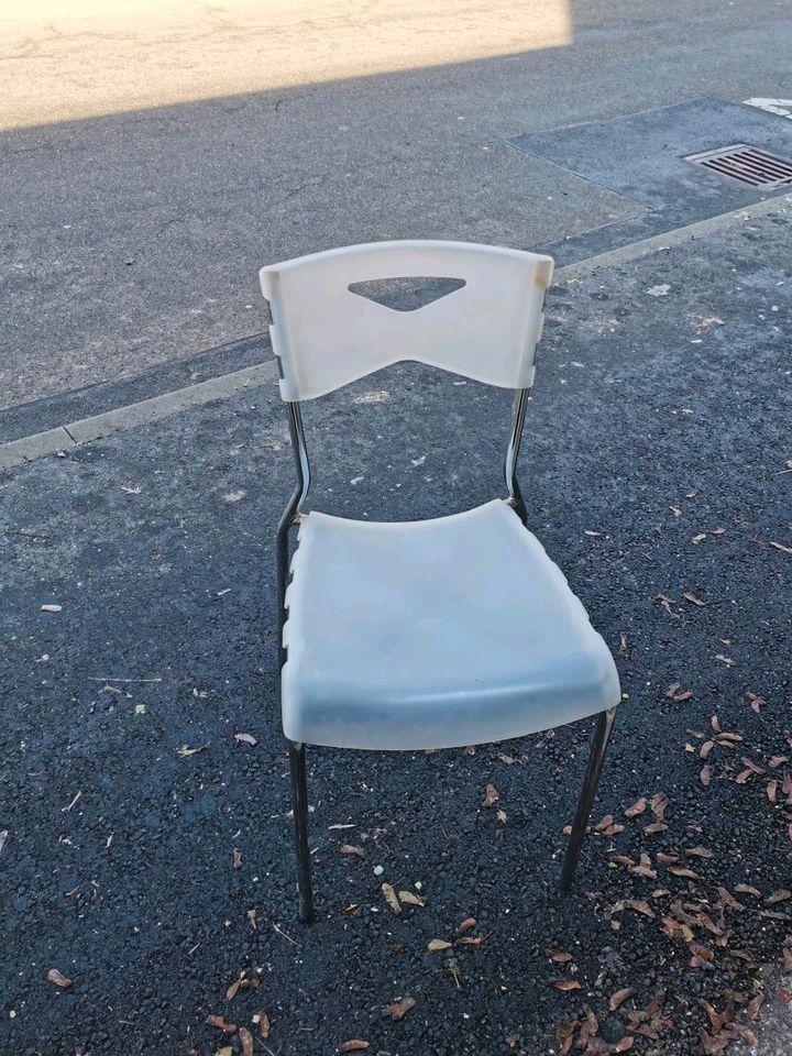 Verschiedene Stühle in Künzelsau