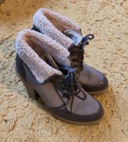 hohe Schuhe braun beige Stiefel Größe 39 Berlin - Treptow Vorschau