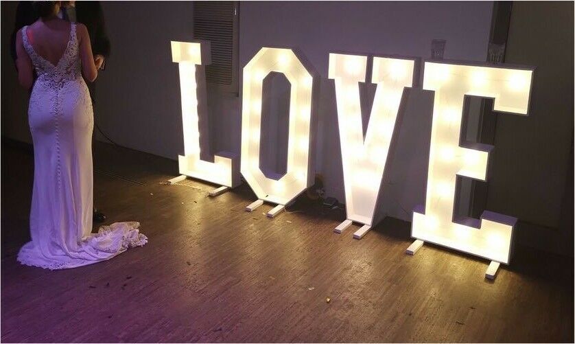 LOVE Leuchtbuchstaben Hochzeitsdeko in Bergheim