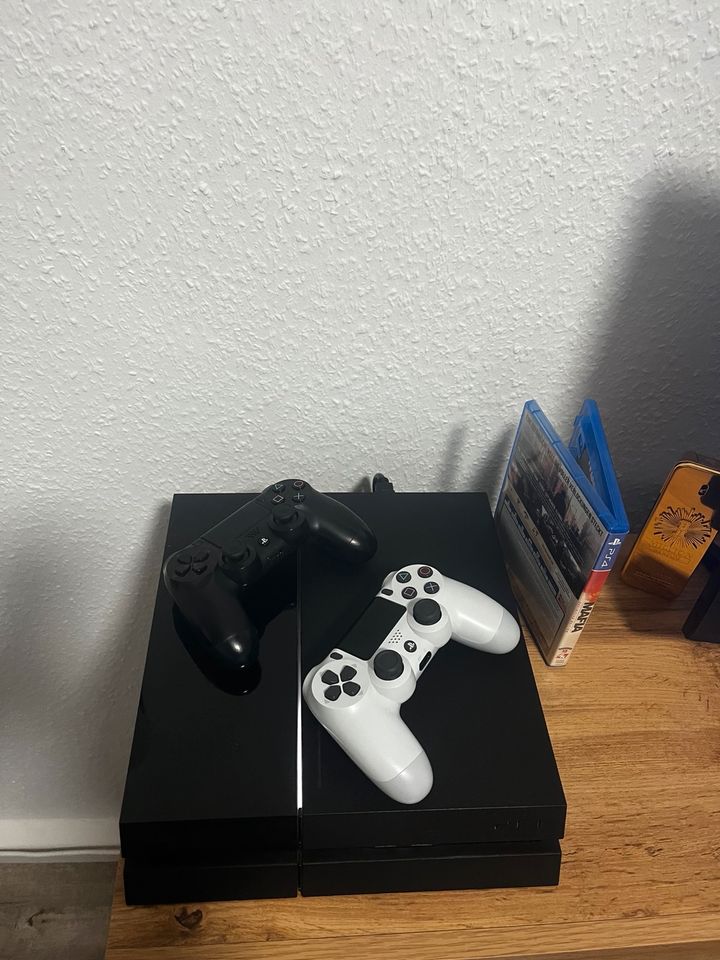 PlayStation 4 PS4 + 2 controller + FIFA24 ( FC 24 ) in Leipzig