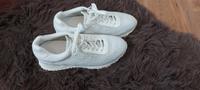 weiße unisex Louis Vuitton Turnschuhe Gr. 41 Bochum - Bochum-Wattenscheid Vorschau