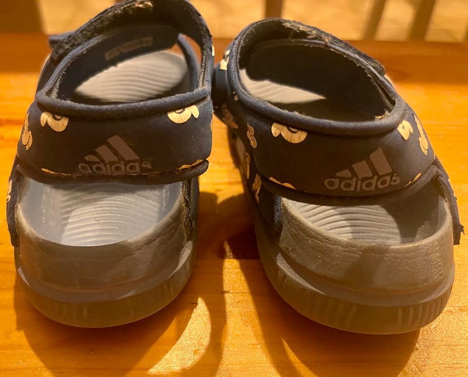 Adidas Sandalen Mickey Maus Größe 25 in Fredersdorf-Vogelsdorf