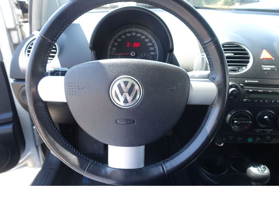Volkswagen New Beetle Lim. 1.6 Freestyle Klima 8x Alu 2x PD in Neumarkt i.d.OPf.