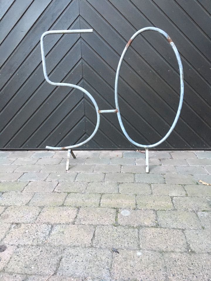 50. Geburtstagsgeschenk 50 aus Metall in Beelen