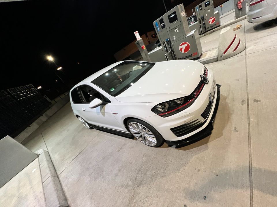 Golf 7 GTI scheckheft* in Düsseldorf