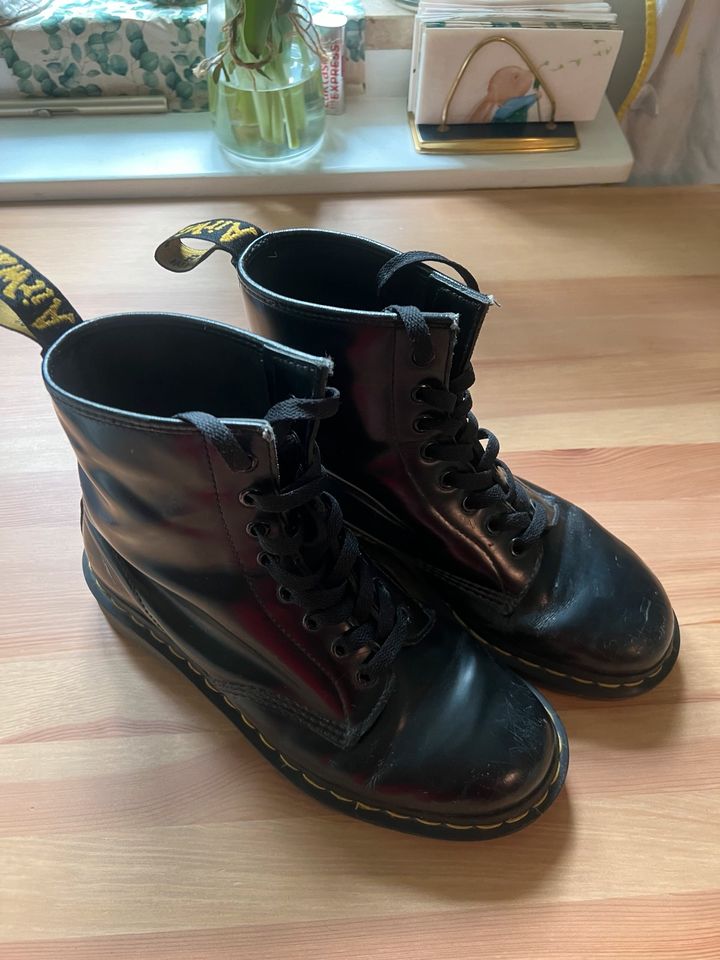 Dr. Martens schwarz Glattleder Gr. 41 in München