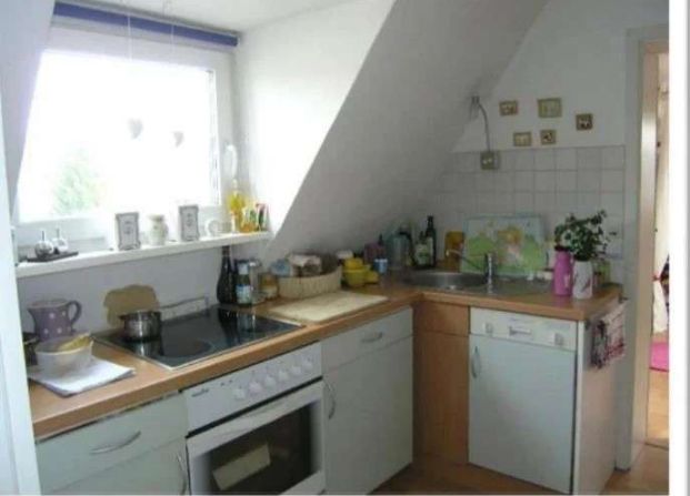 Dachgeschosswohnung - 3 Zimmer zu vermieten in Duisburg