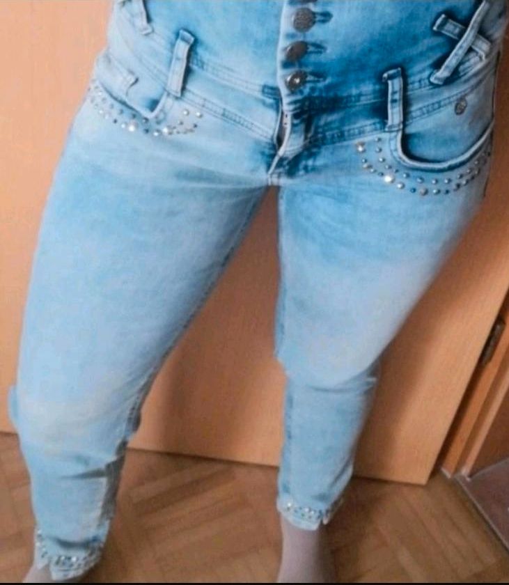 Tredy fashion np 50 jeans high waist nieten denim used look in Köln