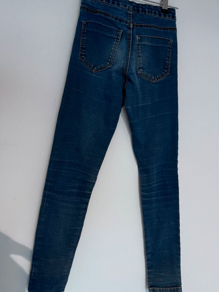 Zara jeans skinny Stretch schmal blau Hose 140 Jeggings in Frankfurt am Main