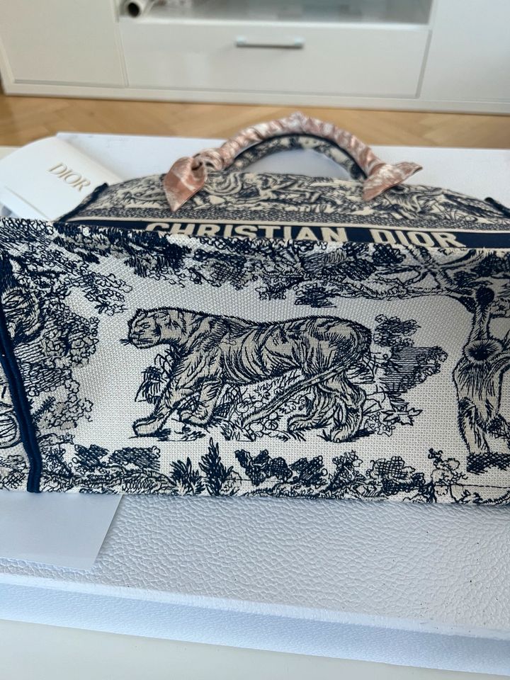 Dior Book Tote Bag mit Seidentwill in Pforzheim