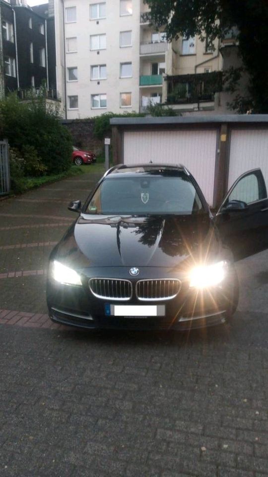 BMW 530d F11 LCI xDrive mit Panorama/Leder/Standheizung etc. in Wuppertal