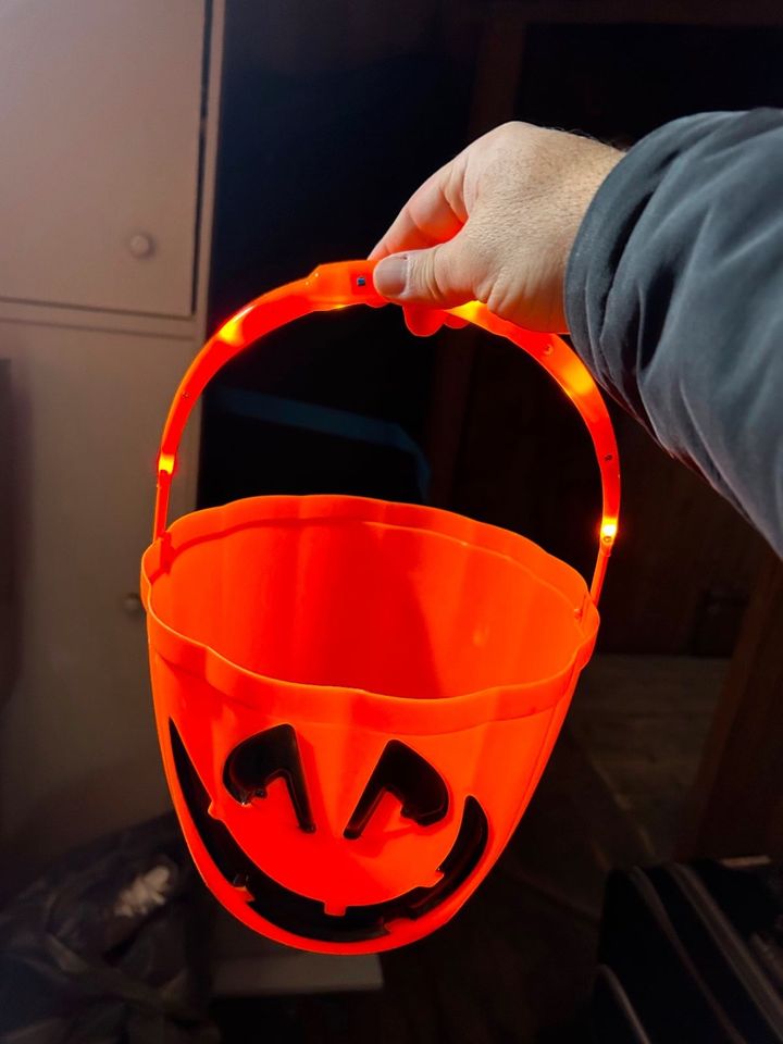 Halloween Eimer Kürbis mit LED für Süßigkeiten Mädchen Junge in Hamburg