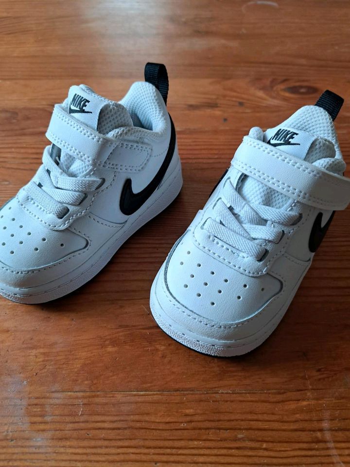 Nike Schuhe für babys neu Gr. 19,5 in Berlin