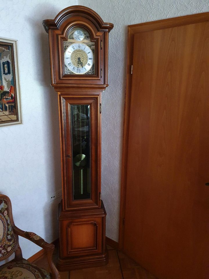 Große Standuhr zu verkaufen in Lüdenscheid