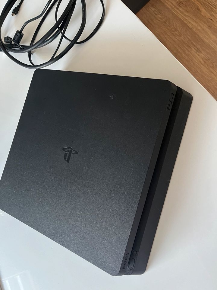 PlayStation 4 inkl. Kabel, ohne Controller in Mönchengladbach