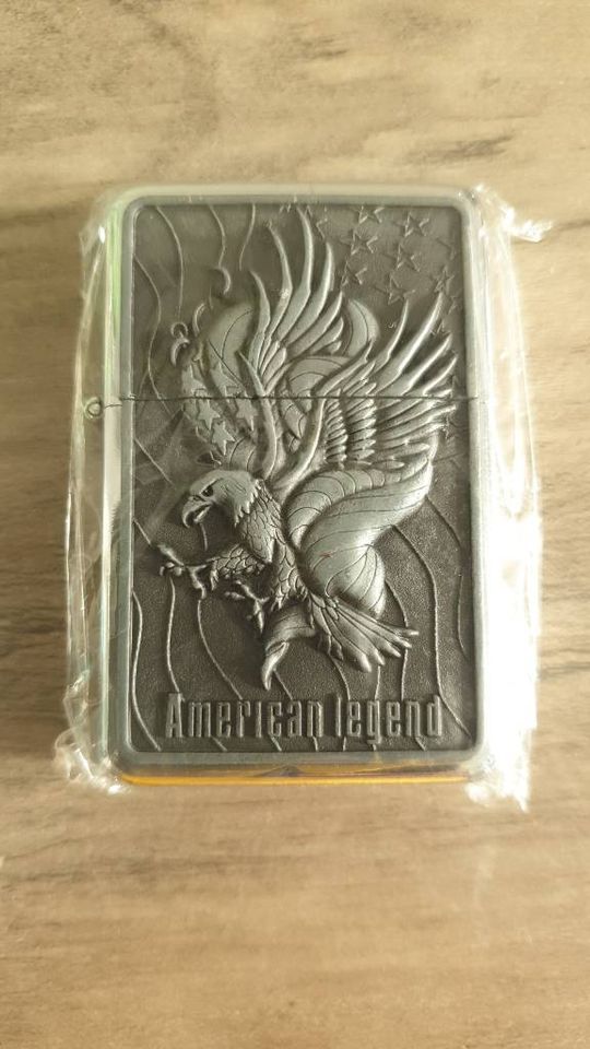 Benzin Feuerzeug neu + 125ml Zippo Benzin American Legend Letztes in Berlin