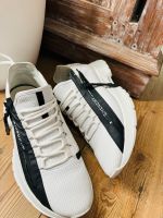 Original Designer Givenchy Sneaker Weiß Gr. 43 sehr gut Niedersachsen - Oyten Vorschau