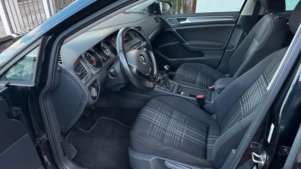 Volkswagen Golf VII Variant Lounge*1.6TDI *NAVI*KLIMA*SHZ* in Raubling