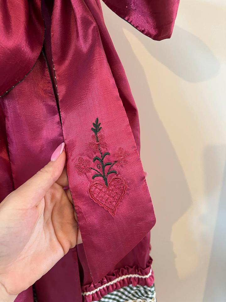 Krüger Madl Dirndl weinrot pink samt grün Blumen Wiesn 34 in München