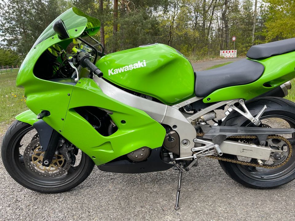 Kawasaki Ninja ZX9R in Lauta