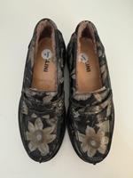 Damen Slipper Größe 35 – Schwarz Gold Blumen – Warm Gefüttert Nordrhein-Westfalen - Königswinter Vorschau