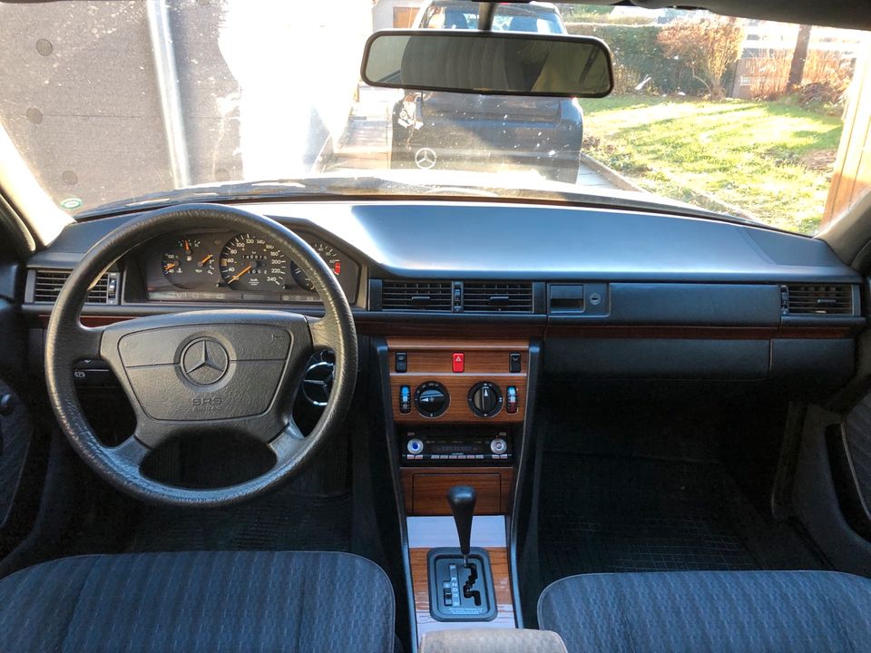 *** Mercedes-Benz 220E - w124 *** in Gotha