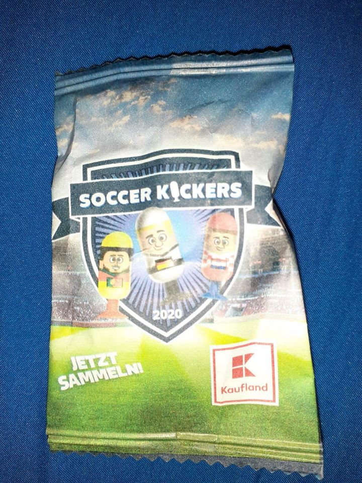 13 Soccer Kickers Tütchen von Kaufland gg 3x Sixpack MixxMax 1,5l in Essen