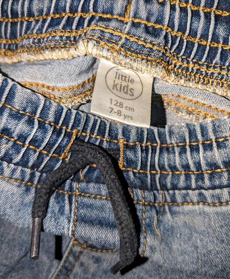 ZARA 3-tlg. Jungen Paket Gr. 128/134 Shirts Jeans Cargohose in Erfurt