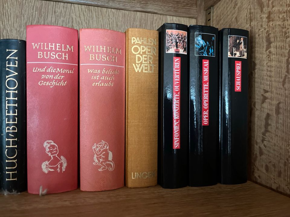 Alte Romane und Lexika zu verschenken in Windhagen