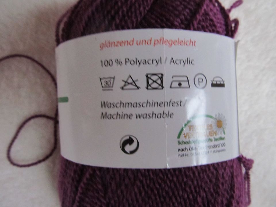 WOLLE GARN STRICKEN HÄKELN BASTELN dunkel lila 4 x 50 Gramm in Dresden