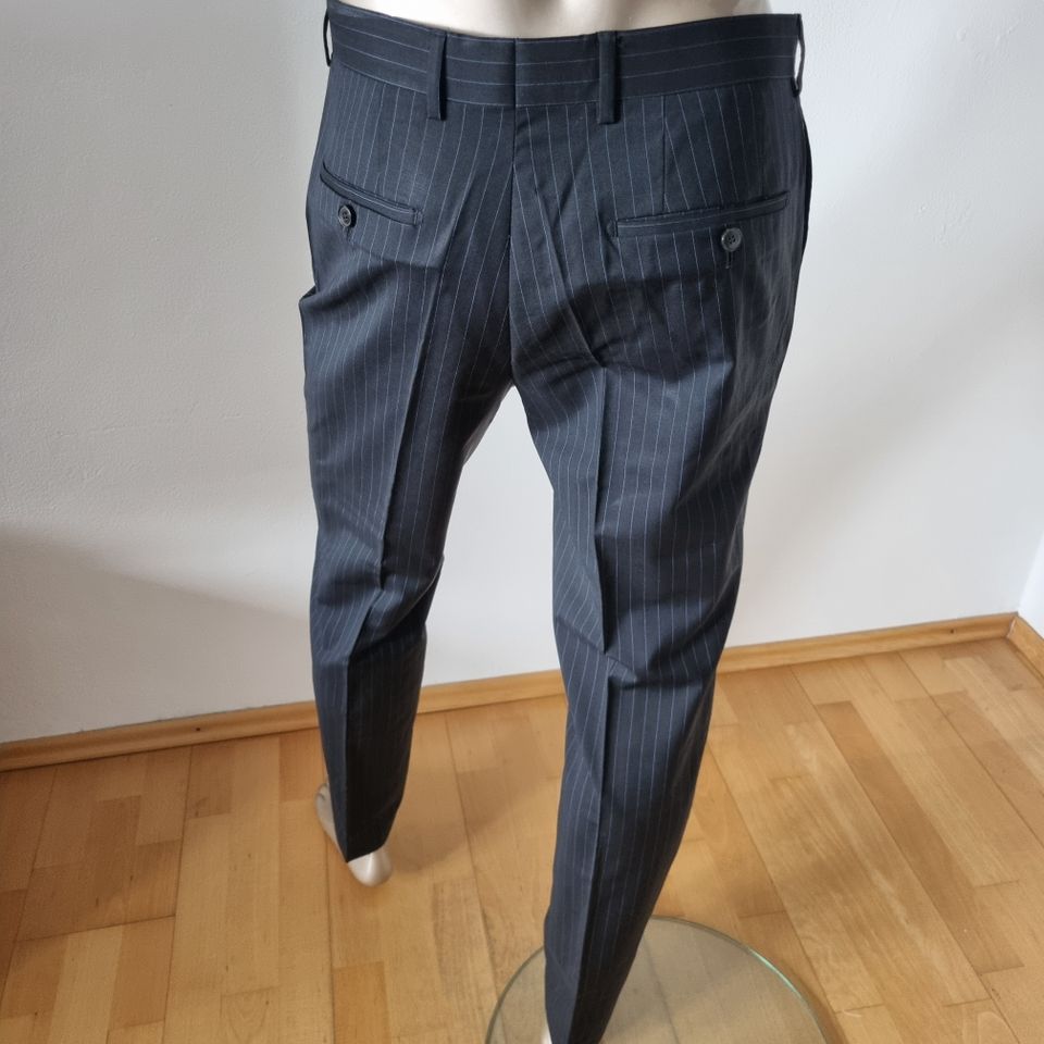 Hugo Boss Anzug Super 120 Herren  Marineblau Gr. 48 ( M) in München