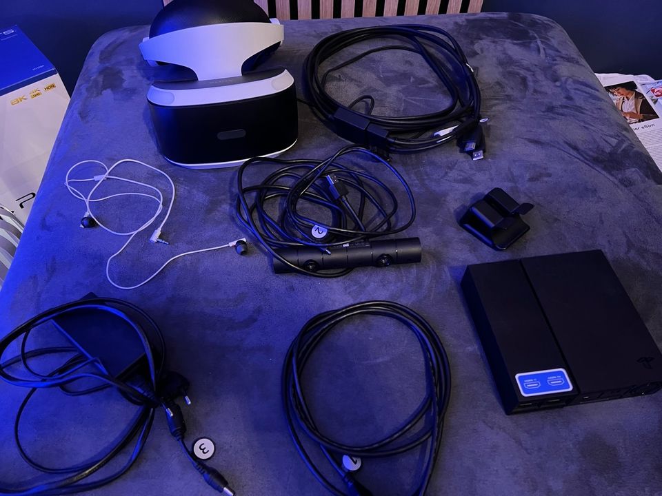 PS4 VR Brille inkl. Zubehör und zwei Spielen in Mönchengladbach