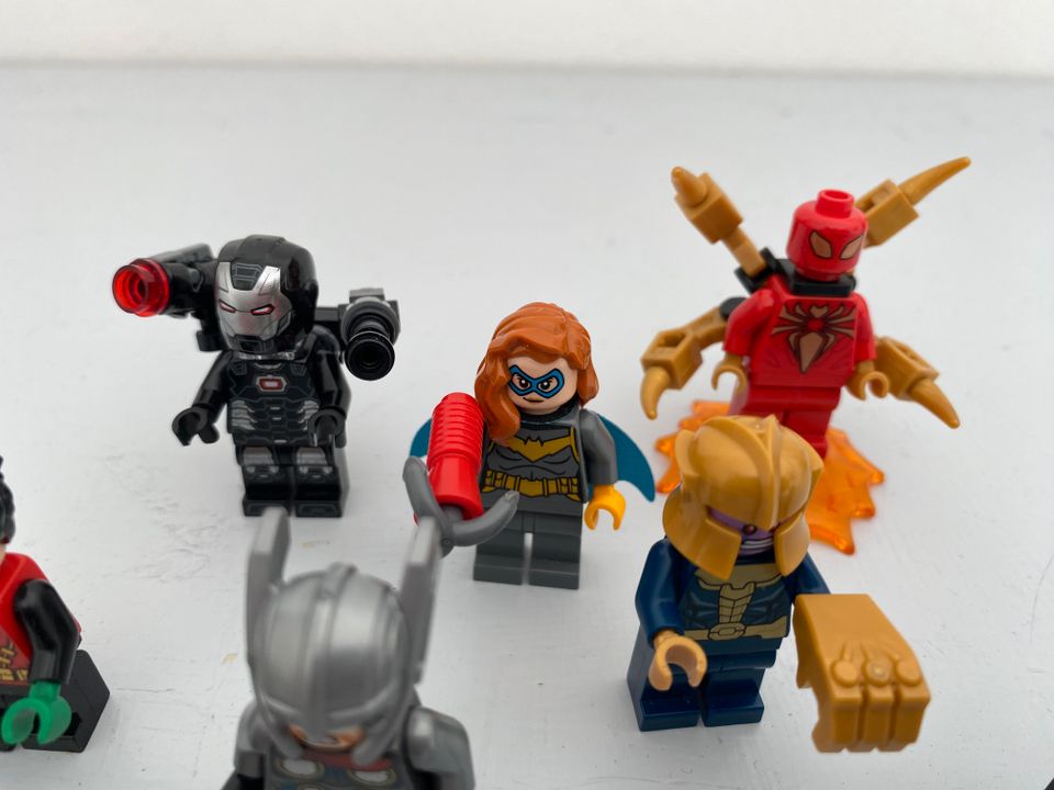 Konvolut Lego DC Avengers 9 Minifiguren Thor Thanos Robin in Gaggenau