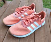 Adidas Sneaker oder Hallenschuhe Gr. 37 Niedersachsen - Peine Vorschau