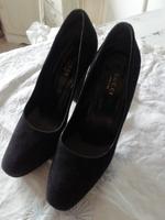 Gucci Pumps schwarzes echtes Wildleder, Gr 35 1/2 Hessen - Hohenstein Vorschau
