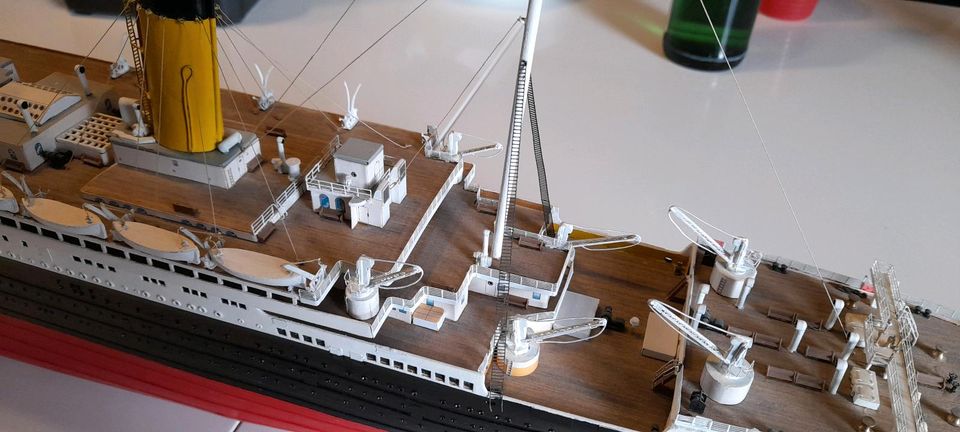 Titanic RMS Holzmodell 1:250 fasst fertig in Nauort