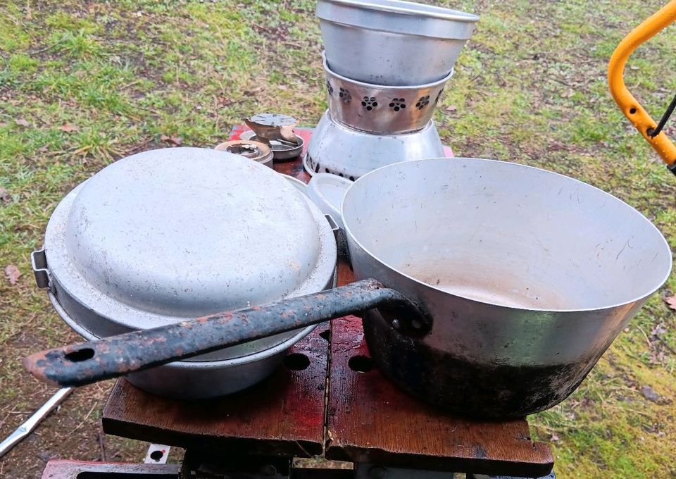 Uraltes Campingkochgeschirr, Aluminium in Bremervörde